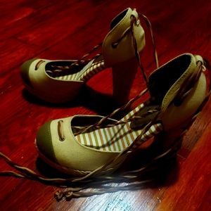 Chunky heels shoes